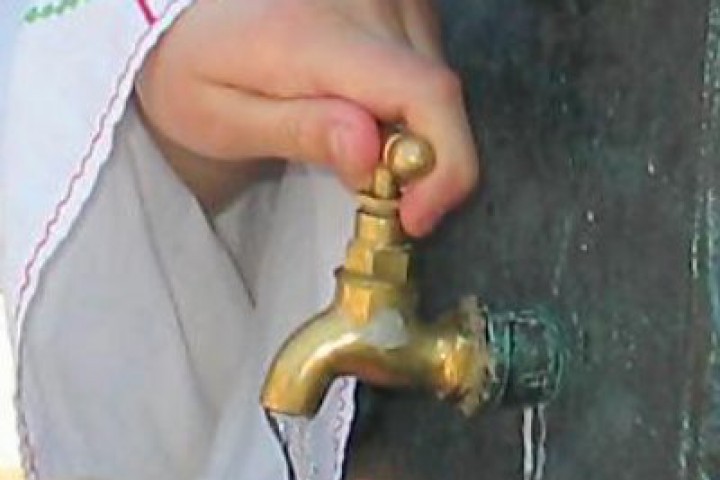 Хората негодуват и срещу лошото състояние на републиканския път Дебелец