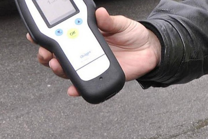 Снощи на паркинга пред общината той леко е ударил друг