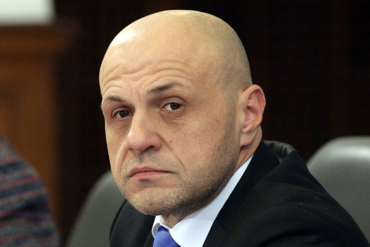 Той не поясни дали застреляният е депутатът от ГЕРБ Делян Добрев