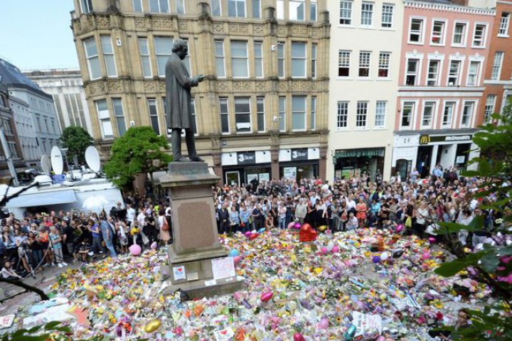 Тридесет и три годишният Крис Паркър първоначално бе представен като