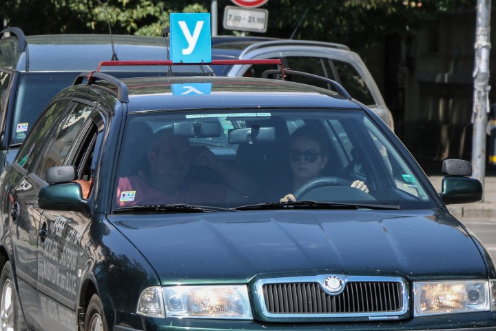 Учебната кола от Димитровград е била управлявана от инструктора Той