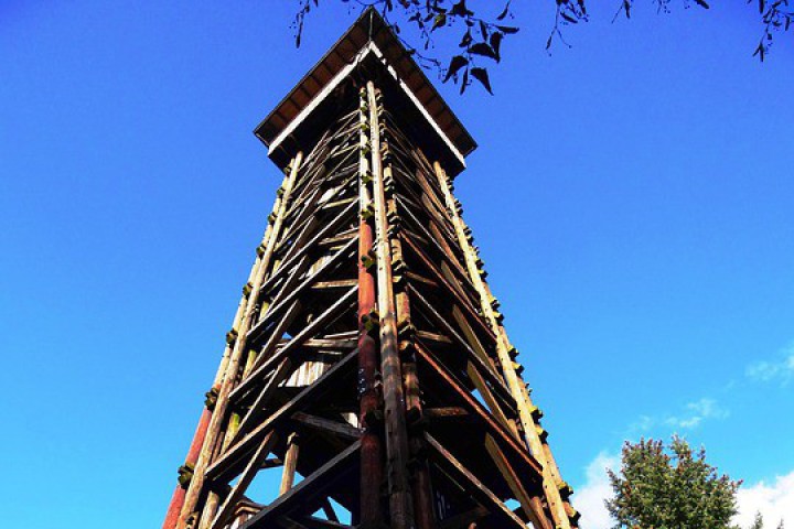 Тя беше една от петте най високи дървени кули в Германия Построената