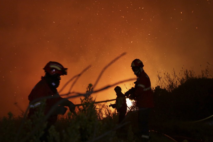 Пожарникарите в северозападния испански регион Галисия са открили телата на