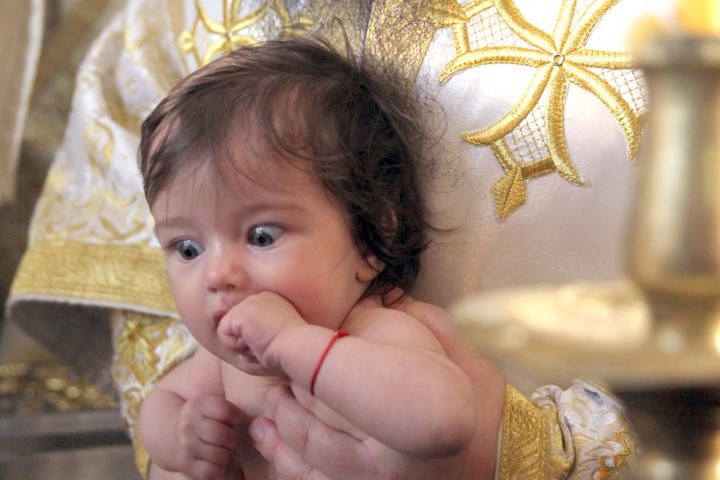 Около 1000 новородени български бебета ще получат Свето Кръщение и