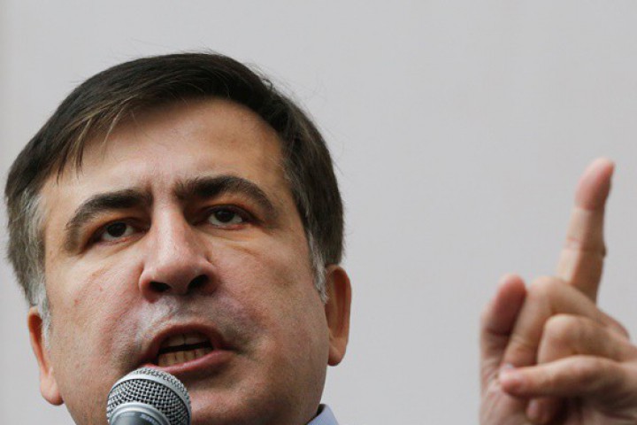 Държавната миграционна служба констатира че засега Саакашвили пренебрегва въпроса за