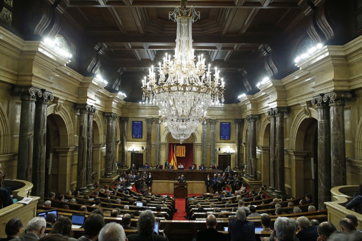 Опозиционните каталунски депутати напуснаха парламентарната зала преди гласуването за независимост