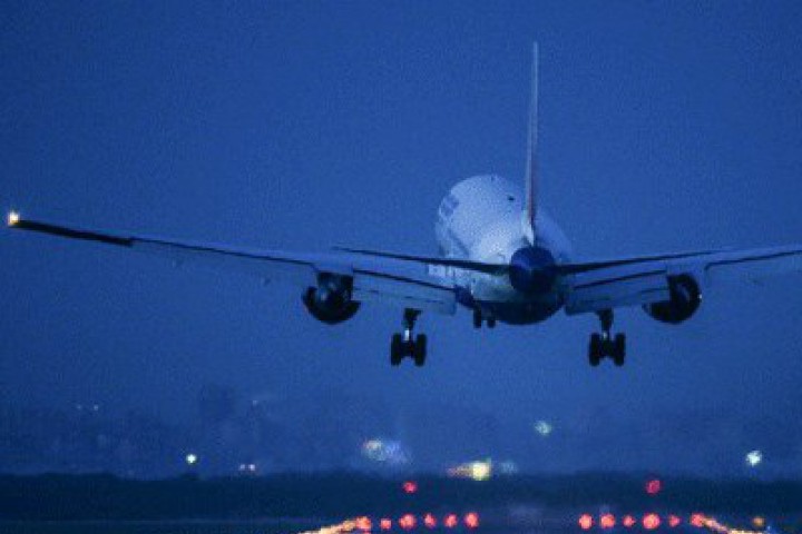 Самолет летящ от Москва за Турция извърши извънредно кацане на