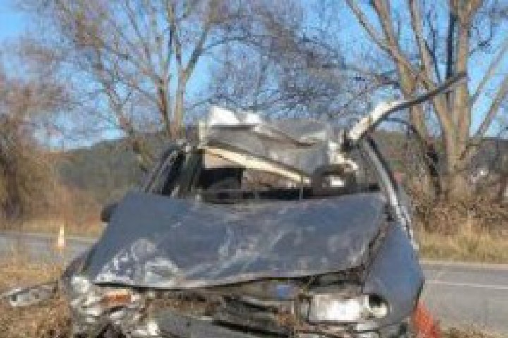 Мъжът е изваден от автомобила в критично състояние след катастрофата