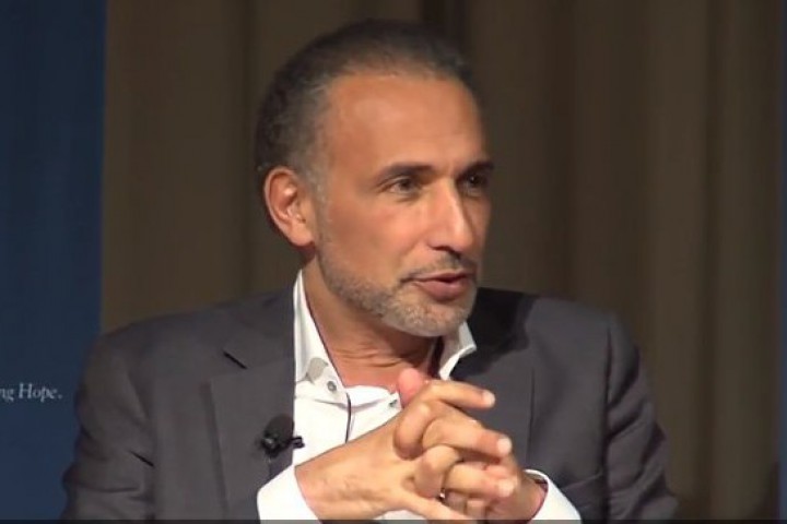 С общо съгласие и с незабавен ефект Тарик Рамадан преподавател