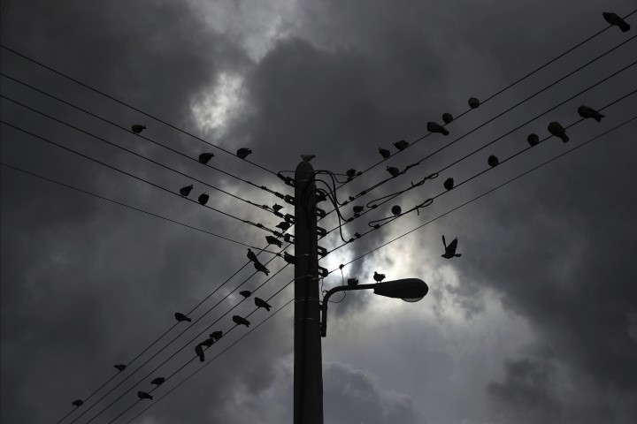 В резултат на лошото време придружено с проливен дъжд и