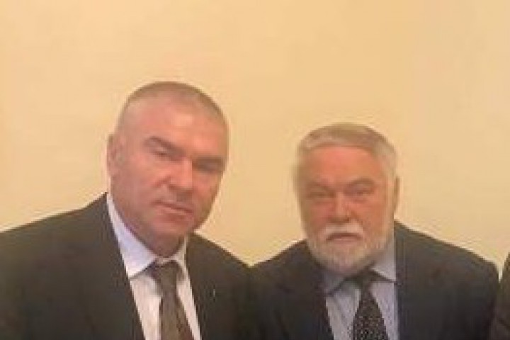 Веселин Марешки и председателят на БСДП Йордан Нихризов са положили