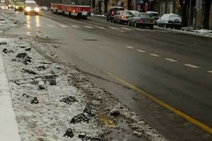 При снегопочистване по бул Дондуков в София в участъка между