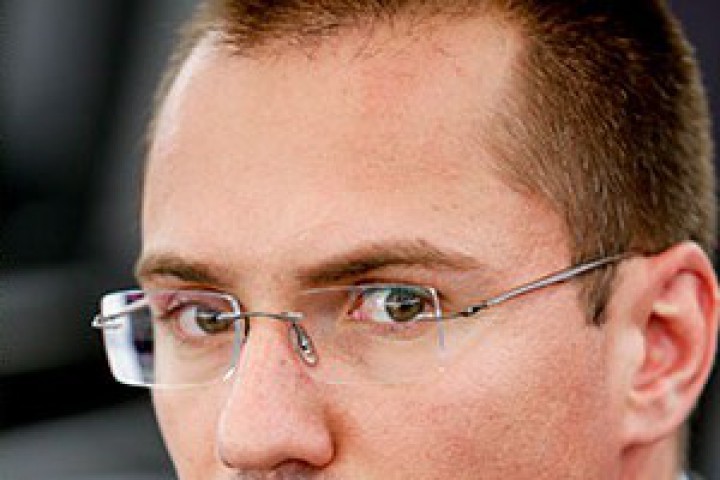 Българският евродепутат и заместник председател на ВМРО Ангел Джамбазки прави обръщение