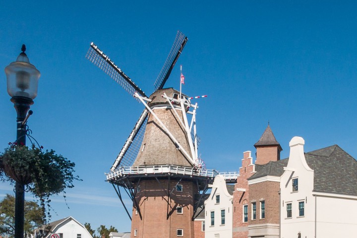 Бившият конгресмен Пийт Хокстра който е роден в Холандия обвини