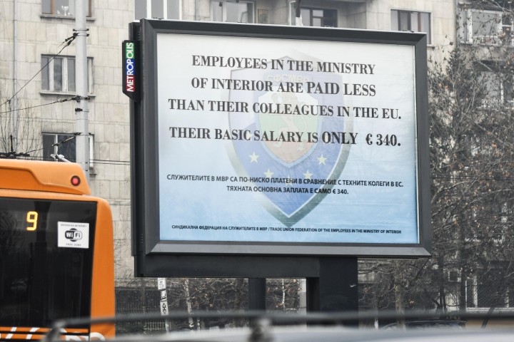 Билбордът се намираше на кръстовището на улица Гурко и булевард