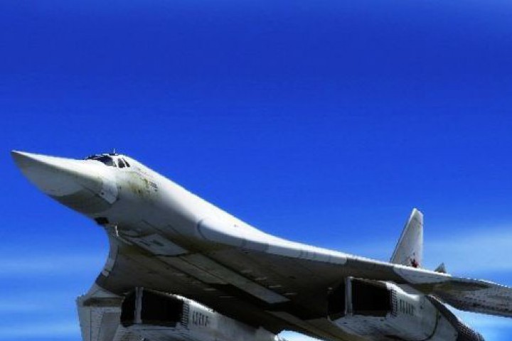Владимир Путин каза че модернизираният стратегически бомбардировач Ту 160М по