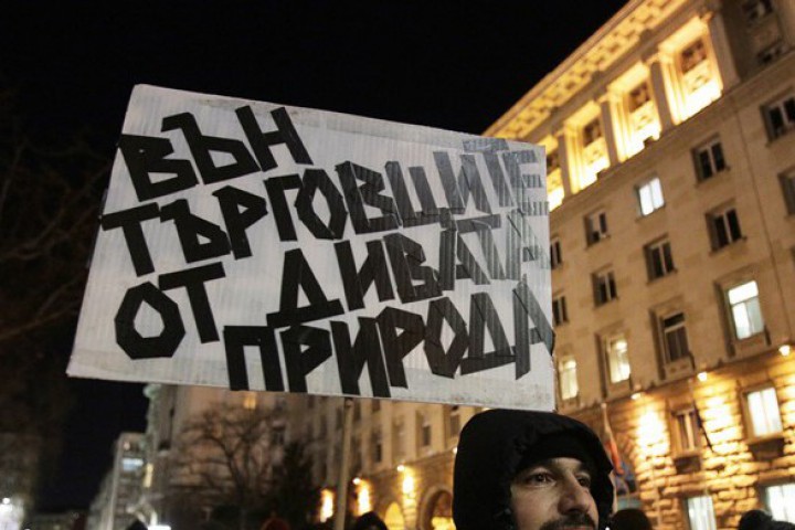 Протестиращите смятат че въпреки уверенията на правителството покрай изграждането на