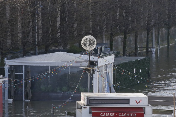 Районът на Париж е силно засегнат от наводненията причинени в