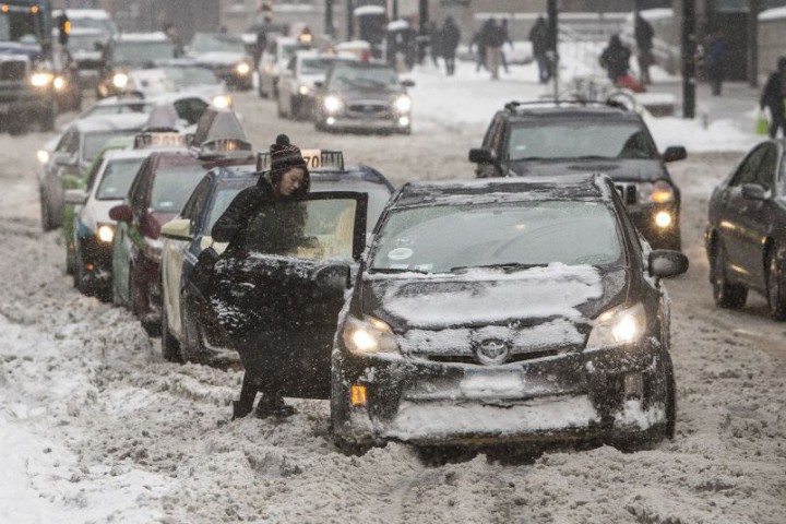 Анулирани са около 550 полета на международното летище О Хеър