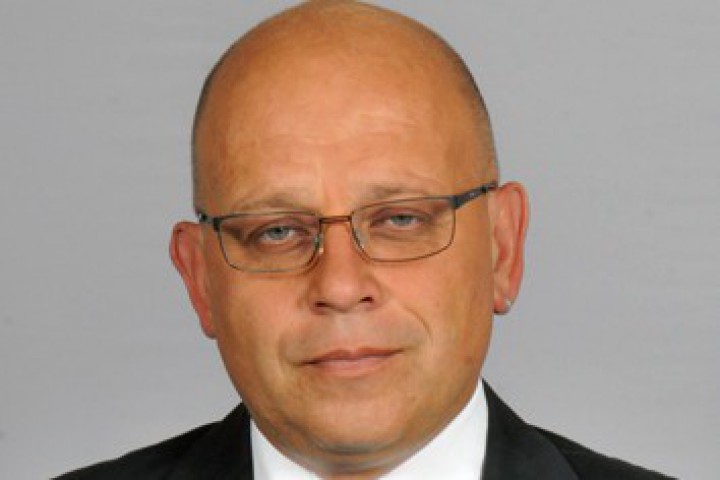 Евгений Стоянов е университетски преподавател От дълги години Стоянов се