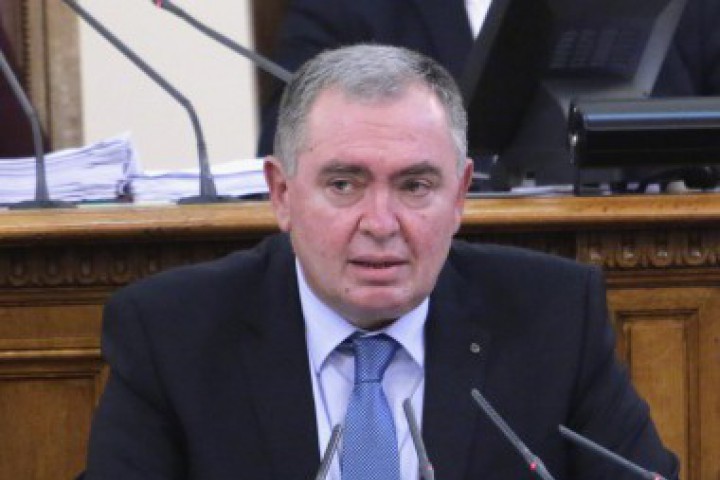 Не се управлява и от финансовия министър и от правителството