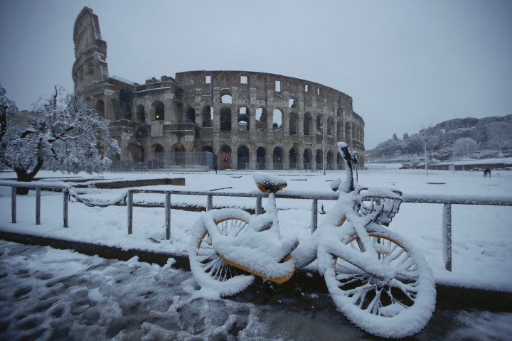 Вследствие на усложнената метеорологична обстановка в Рим са отменени полети