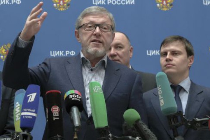 Григорий Явлински е съосновател на дяснолибералната партия Яблоко Има имидж