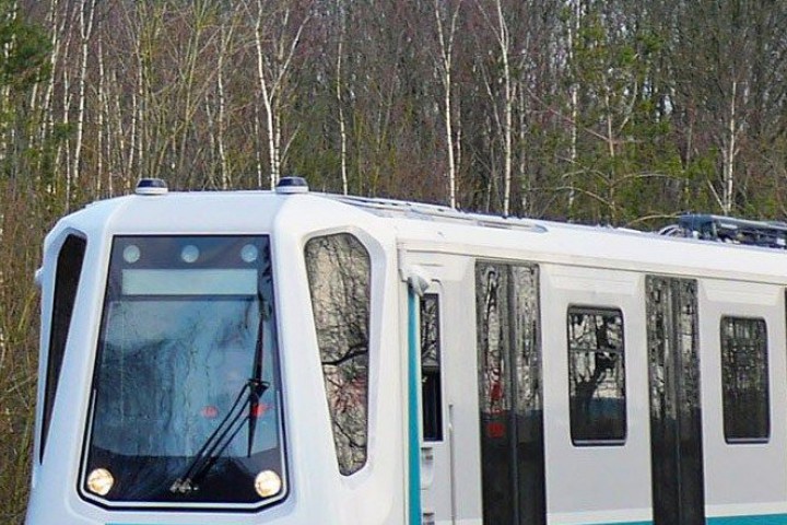 Това е първият от новите влакове за третата линия на