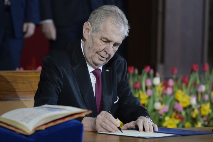 Земан е първият чешки президент избран на всеобщо гласовоподаване през