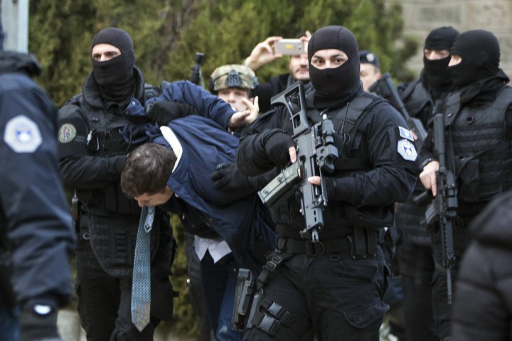 В Косовска Митровица бе арестуван директорът на сръбската правителствена служба